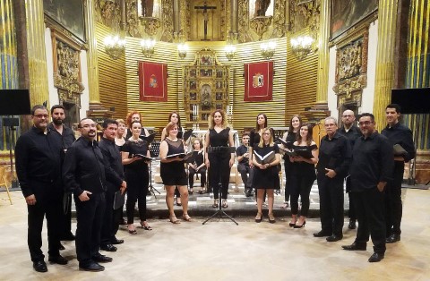 El coro ‘Ars Armonium’ y la banda de música ‘Filarmonía’ de la asociación oriolana ACAMDO graban sus primeros videos musicales promocionales en el colegio Santo Domingo de Orihuela