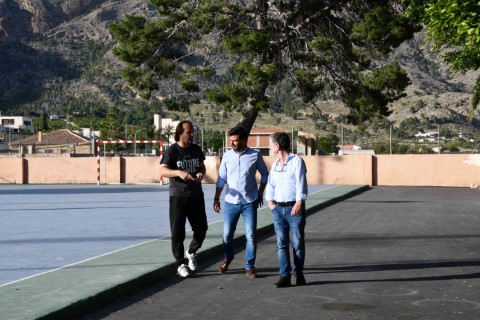 El candidato a la Alcaldía de Orihuela por Ciudadanos, José Aix, se compromete a dotar de instalaciones deportivas al club Bonanza CF