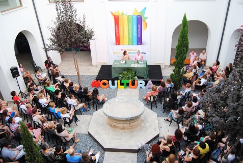 Conferencia 'Del rosa dama al azul petróleo', por el escritor Boris Izaguirre, dentro de los actos del Día del Orgullo LGTBI en Orihuela (29 junio 2017)_1