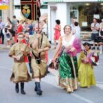 Desfile de abanderadas, en las Fiestas de la Reconquista y de Moros y Cristianos 2019, en Orihuela (14 julio 2019)_93