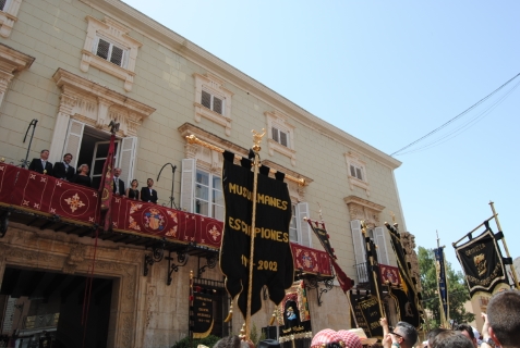 La Junta Central de la Asociación de Fiestas de Moros y Cristianos de Orihuela recuerda que la Fiesta de la Reconquista está suspendida y que no organizará ningún evento festero debido a la crisis sanitaria del coronavirus