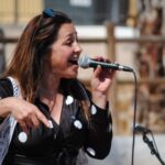 Inauguración de los VIII Murales de San Isidro, por los alumnos del colegio Jesús María de San Agustín y por la cantante oriolana Esmeraldo Grao, en Orihuela (3 mayo 2019)_45