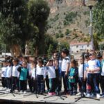 Inauguración de los VIII Murales de San Isidro, por los alumnos del colegio Jesús María de San Agustín y por la cantante oriolana Esmeraldo Grao, en Orihuela (3 mayo 2019)_5