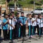 Inauguración de los VIII Murales de San Isidro, por los alumnos del colegio Jesús María de San Agustín y por la cantante oriolana Esmeraldo Grao, en Orihuela (3 mayo 2019)_9