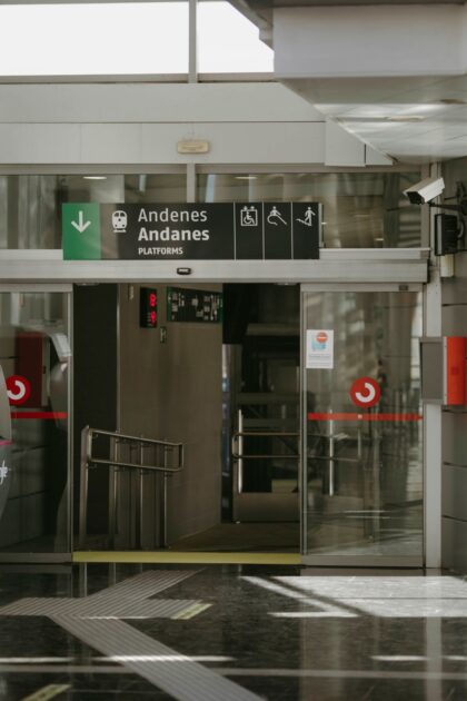 El Ayuntamiento y RENFE promocionan el uso de trenes AVE para potenciar los valores culturales, gastronómicos y turísticos de la ciudad oriolana y de la Vega Baja El Ayuntamiento y RENFE promocionan el uso de trenes AVE para potenciar los valores culturales, gastronómicos y turísticos de la ciudad oriolana y de la Vega Baja
