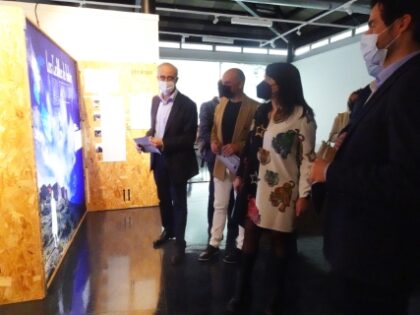 La exposición fue inaugurada el jueves 1 de abril por la diputada de Cultura, Julia Parra, y el alcalde de Torrevieja, Eduardo Dolón./GM Torrevieja, evento cultural: Exposición del MARQ 'Guardianes de piedra. Los castillos de Alicante', organizada por el Ayuntamiento y la Diputación de Alicante