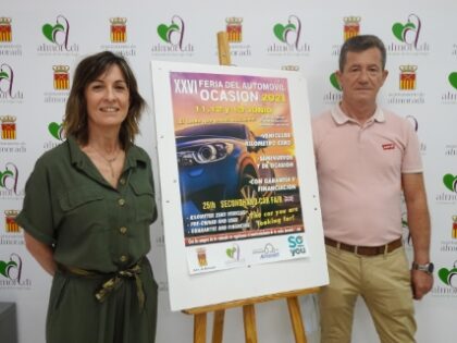 La edil de Comercio, Carmen Berná, y el presidente de la asociación del sector del automóvil de Almoradí, José María Espinosa, presentaron esta edición./GM Almoradí, evento: Inauguración de la XXVI Feria del Automóvil de Ocasión con ocho concesionarios y más de 400 vehículos, organizada por la Concejalía de Comercio