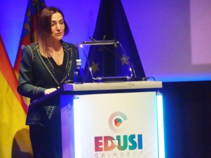 La edil de Grandes Proyectos ha señalado que "EDUSI es un gran proyecto, difícil de gestionar, pero merece la pena apostar por él porque es el futuro de Orihuela''./GM El Ayuntamiento presenta la Estrategia de Desarrollo Urbano Sostenible (EDUSI) con la que le da la oportunidad de futuro para la transformación y regeneración al Cinturón Urbano del Monte San Miguel