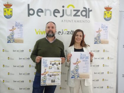 Benejúzar, evento cultural: Venta de libros por 'Papelería José Loli' en la 2ª Feria del Libro, dentro de los actos de la 'Primavera Cultural' organizados por la Concejalía de Cultura
