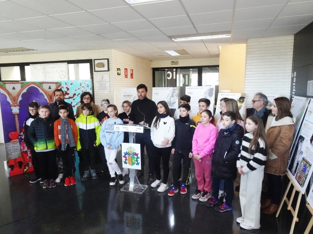 Inaugurada la exposición sobre Alfonso X 'El Sabio' en el colegio de Rincón de Bonanza