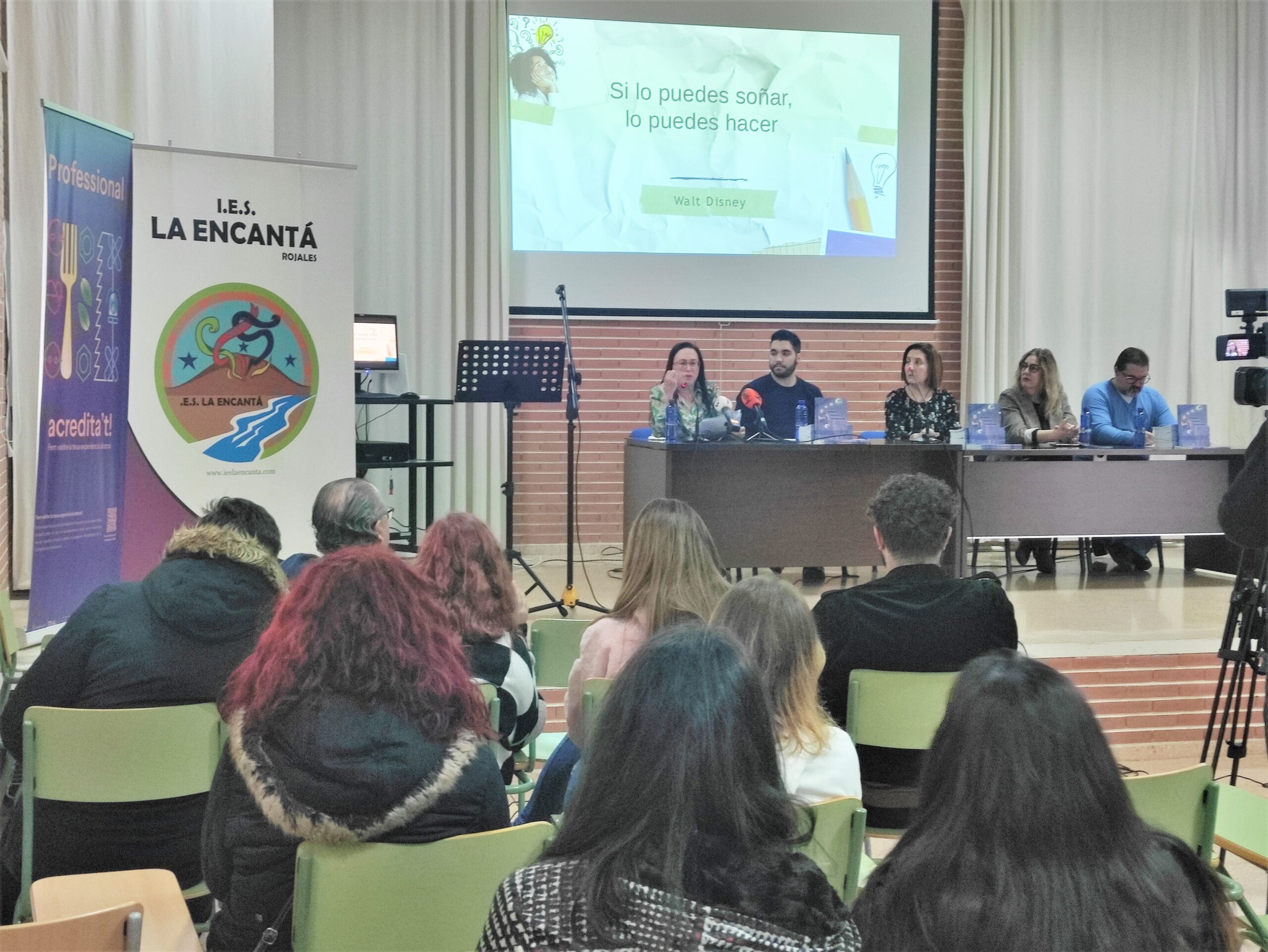 El IES 'La Encantá' y el Ayuntamiento de Rojales publican la primera guía-libro de la comarca para fomentar el emprendimiento entre estudiantes