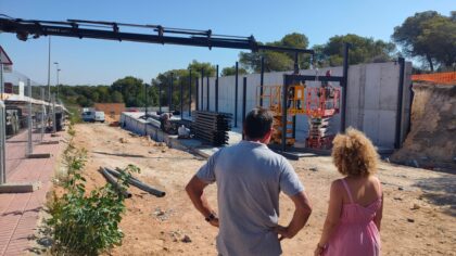 Orihuela refuerza el servicio de recogida de residuos y limpieza viaria en su zona costera Orihuela refuerza el servicio de recogida de residuos y limpieza viaria en su zona costera