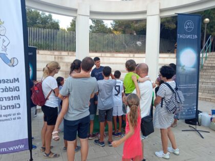 El MUDIC vuelve a la costa con el proyecto de divulgación científica 'Mind the Lab'