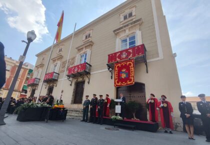 El alcalde de Orihuela defiende el trasvase y el castellano en el Día de la Comunidad Valenciana