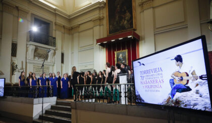 Una emotiva velada homenajea al Certamen Internacional de Habaneras con los coros de jóvenes de Torrevieja y Madrid