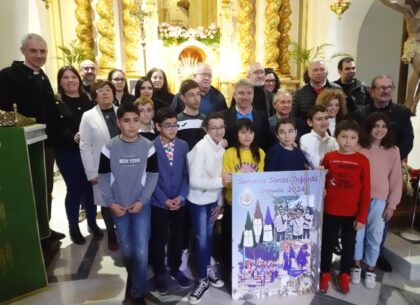 La pedanía de La Matanza acoge la primera presentación del cartel de Semana Santa Infantil realizada fuera de la ciudad