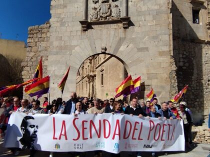 El Consell aprueba el convenio de colaboración entre el IVAJ y la Diputación de Alicante para la realización de 'La senda del poeta' El Consell aprueba el convenio de colaboración entre el IVAJ y la Diputación de Alicante para la realización de 'La senda del poeta'