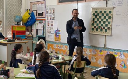 Escolares de Almoradí se inician en el aprendizaje del ajedrez en las aulas