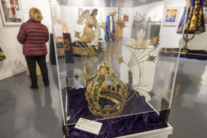 La Sede de la UA crea 'Diosidades', una exposición que recorre los orígenes de la Semana Santa de Torrevieja La Sede de la UA crea 'Diosidades', una exposición que recorre los orígenes de la Semana Santa de Torrevieja