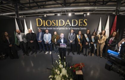 La Sede de la UA crea 'Diosidades', una exposición que recorre los orígenes de la Semana Santa de Torrevieja La Sede de la UA crea 'Diosidades', una exposición que recorre los orígenes de la Semana Santa de Torrevieja