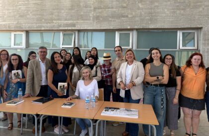 El IES Rafal clausura su Club de Lectura con un coloquio junto a la escritora Susana Fortes