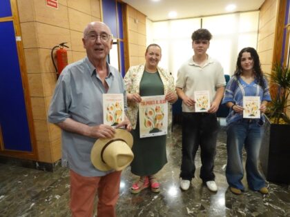 El joven catralense Alejo Reina estrena este sábado la obra de teatro 'Tulipanes al alba' El joven catralense Alejo Reina estrena este sábado la obra de teatro 'Tulipanes al alba'