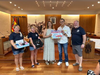La Fiesta de la urbanización El Raso consigue 2.000 euros para un colegio afectado por la DANA y para la asociación 'El Milagro de Ver'