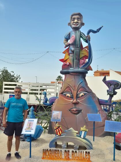 Rojales celebra sus ritos de fuego con los Dimonis, la hoguera y la subida al cerro de La Encantá