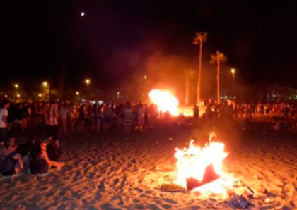 El Ayuntamiento entregará 15.000 kilos de madera para celebrar este lunes la noche de las hogueras de San Juan en sus playas