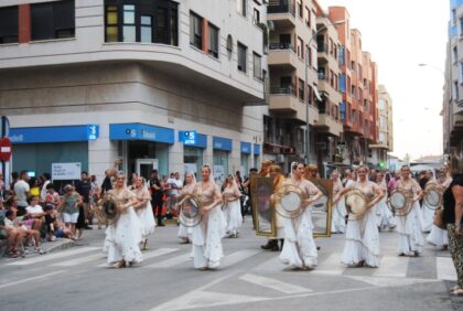 El Medio Año saca a los Moros y Cristianos a la calle con nuevas propuestas para difundir la Fiesta entre la juventud El Medio Año saca a los Moros y Cristianos a la calle con nuevas propuestas para difundir la Fiesta entre la juventud