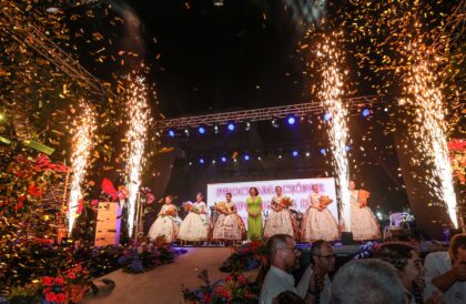 La proclamación de Reinas y Damas de Honor junto con el pregón de Ana Gómez Tafalla abren la Feria y Fiestas 2025 en el corazón de la Vega Baja La proclamación de Reinas y Damas de Honor junto con el pregón de Ana Gómez Tafalla abren la Feria y Fiestas 2025 en el corazón de la Vega Baja