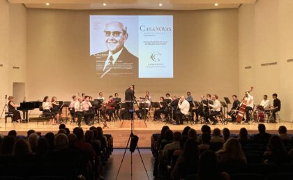 Gran acogida del público en el concierto de presentación de la Orquesta de Flautas 'Casanovas'