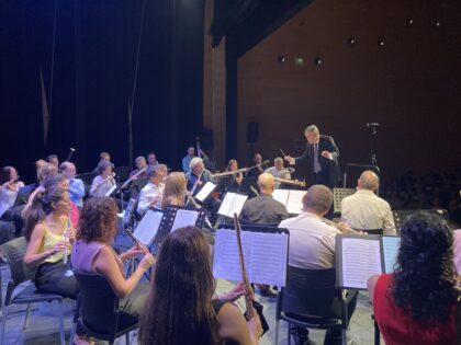 Gran acogida del público en el concierto de presentación de la Orquesta de Flautas 'Casanovas'