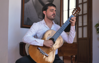 El guitarrista oriolano Javier Llanes lanza a finales de julio su nuevo sencillo para guitarra clásica 'Asturias' El guitarrista oriolano Javier Llanes lanza a finales de julio su nuevo sencillo para guitarra clásica 'Asturias'
