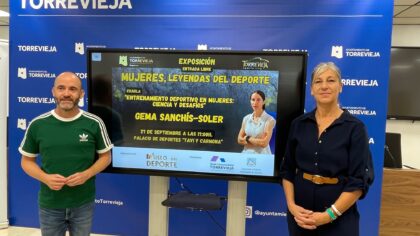 Torrevieja acoge la exposición 'Mujeres, leyendas del deporte' con una selección de objetos icónicos de deportistas relevantes
