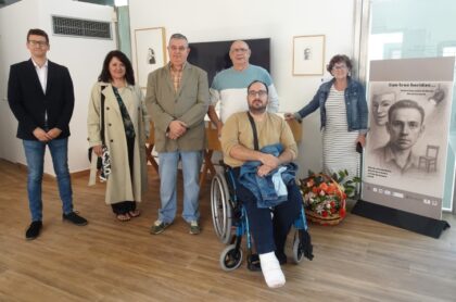 La exposición 'Con tres heridas' recorre el medio siglo de Teatro Expresión realzando la figura de Miguel Hernández