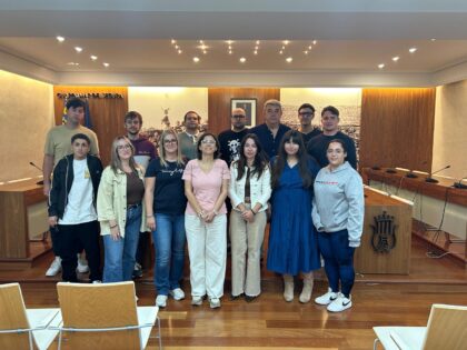 Una veintena de jóvenes se formarán y reforzarán la promoción turística y las actividades educativas de tiempo libre Una veintena de jóvenes se formarán y reforzarán la promoción turística y las actividades educativas de tiempo libre