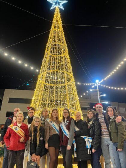 El encendido de la iluminación da inicio a la programación navideña y un fin de semana lleno de comercio, música y ambiente