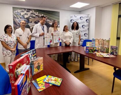 'Maleta Viajera', un espacio de lectura y juego para niños ingresados en el Hospital Vega Baja
