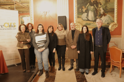 María del Mar Collado expone sus investigaciones sobre biopolímeros aplicados a la salud en una brillante conferencia