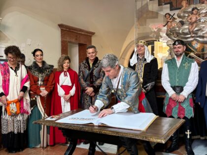 El casco histórico de Orihuela retrocede siglos con la celebración del Mercado Medieval este fin de semana