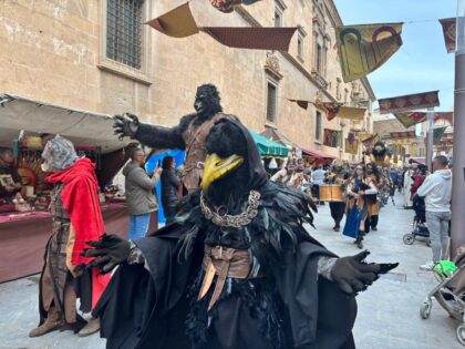 El casco histórico de Orihuela retrocede siglos con la celebración del Mercado Medieval este fin de semana