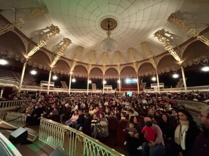 El alcalde entrega a los Reyes Magos las llaves de la ciudad para que puedan dejar sus regalos en todos los hogares El alcalde entrega a los Reyes Magos las llaves de la ciudad para que puedan dejar sus regalos en todos los hogares