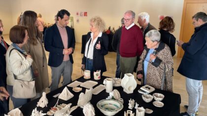 El Centro Cultural 'Virgen del Carmen' acoge la exposición de cerámica 'Chakras: Arte y Energía' con los trabajos realizados por alumnos del Taller de Cerámica