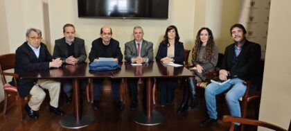 El poeta y profesor madrileño Javier Pérez Bazo gana el Premio Internacional de Poesía 'Miguel Hernández-Comunidad Valenciana'