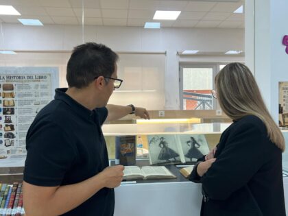 La Biblioteca Municipal de Bigastro inaugura la exposición 'Joyas Bibliográficas' en el Día del Libro