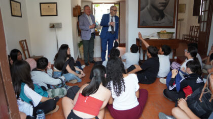 El presidente del Consell Valencià de Cultura visita la Casa de Miguel Hernández y la Biblioteca 'Fernando de Loazes' en Orihuela El presidente del Consell Valencià de Cultura visita la Casa de Miguel Hernández y la Biblioteca 'Fernando de Loazes' en Orihuela