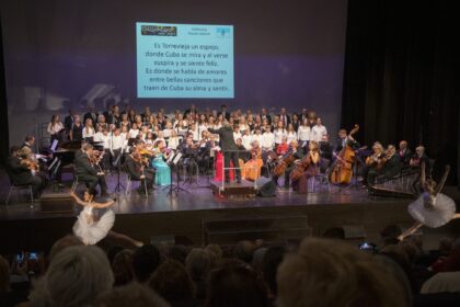 La Casanovas Orquesta vuelve a llenar el Teatro Municipal de Torrevieja con 'Un conciertazo para todos', su tercer Family Concert 