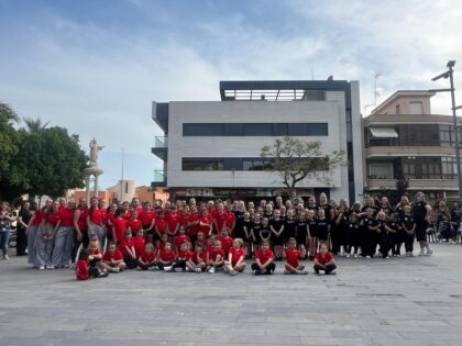 Los Montesinos celebra con gran éxito el Día Internacional de la Danza con la participación de escuelas y grupos locales 