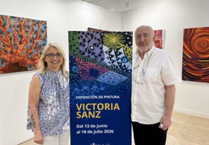Almoradí inaugura la Exposición 'Mi obra día a día' de la pintora conquense Victoria Sanz